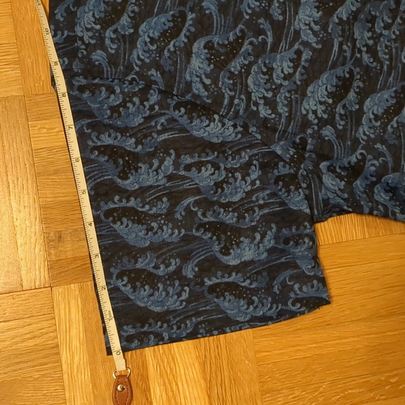 Blade & blue waves pattern short sleeve button up - Picture 2 of 5